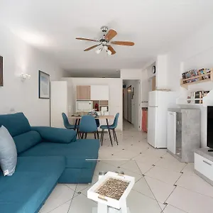 https://los-geranios-82.tenerifehoteles.net